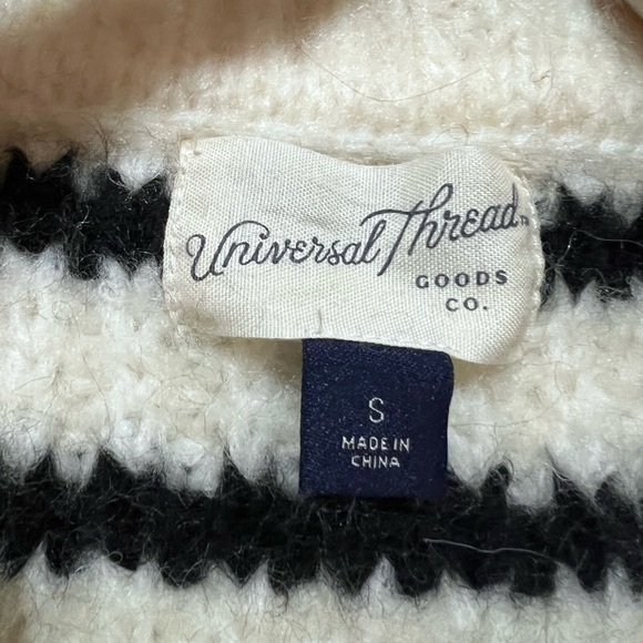 Universal Thread zip cardigan, size small. Worn once. Black and cream color - Picture 4 of 5